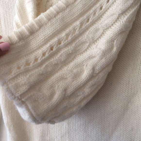 Arizona Knit Long Hooded Sweater With Pompoms - Picture 3 of 5